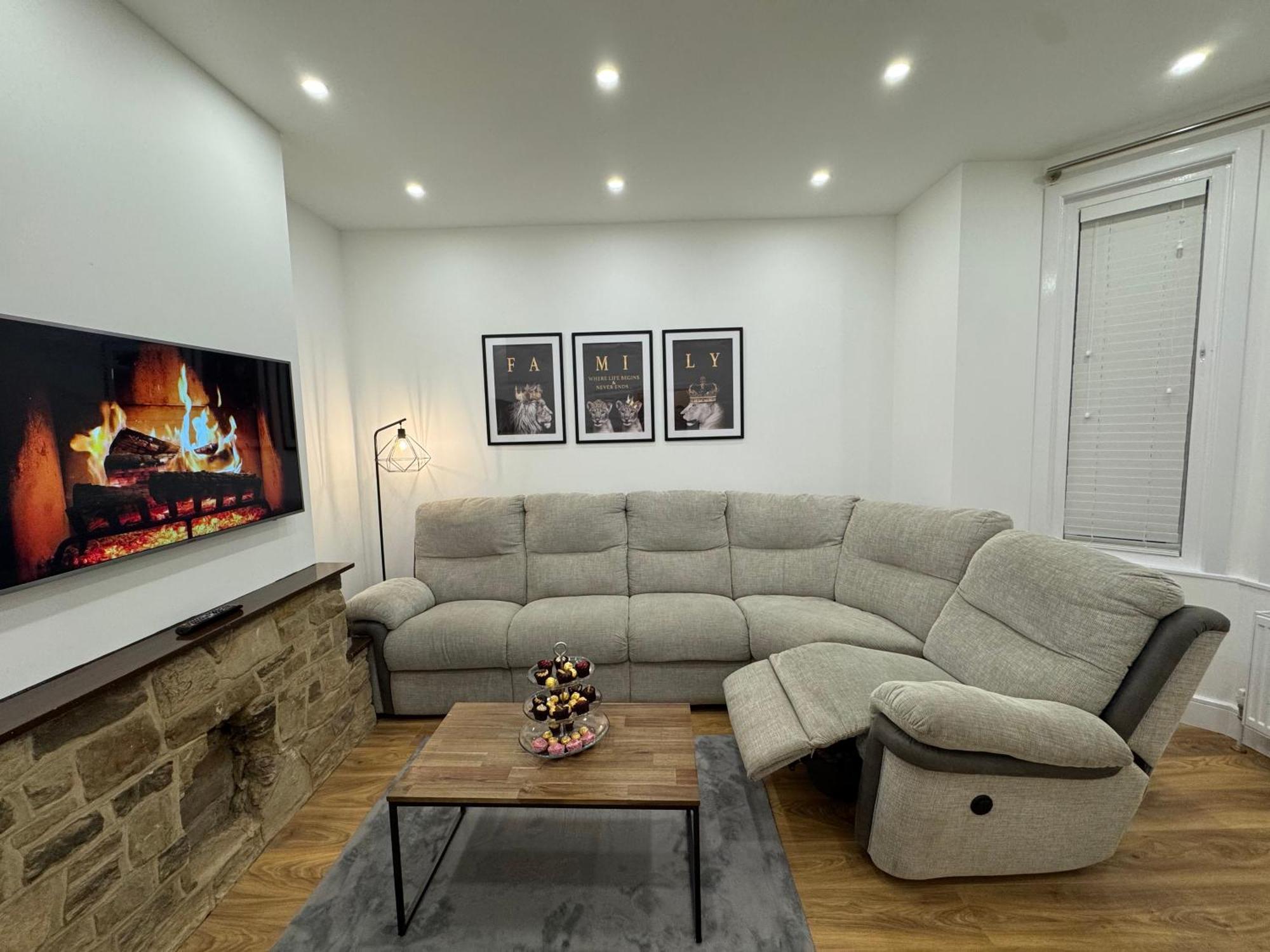 Holiday home Serenity House, Free Parking, Sleeps 6, Plus Free Stay For 2 Children On Sofa Beds, Near The Beach Restaurant And City Centre, Guests Recommend It