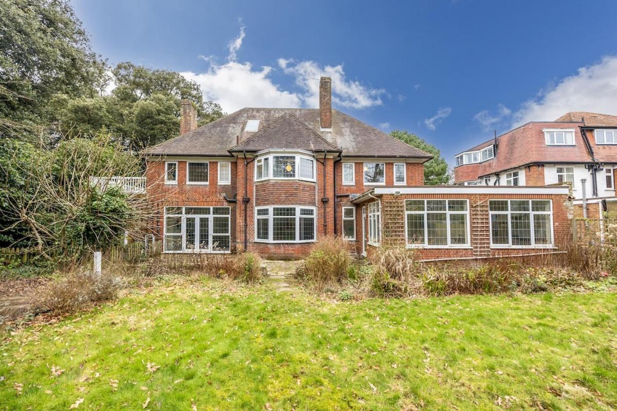 Lovely Spacious House, 300m From Beach, With Parking Holiday home