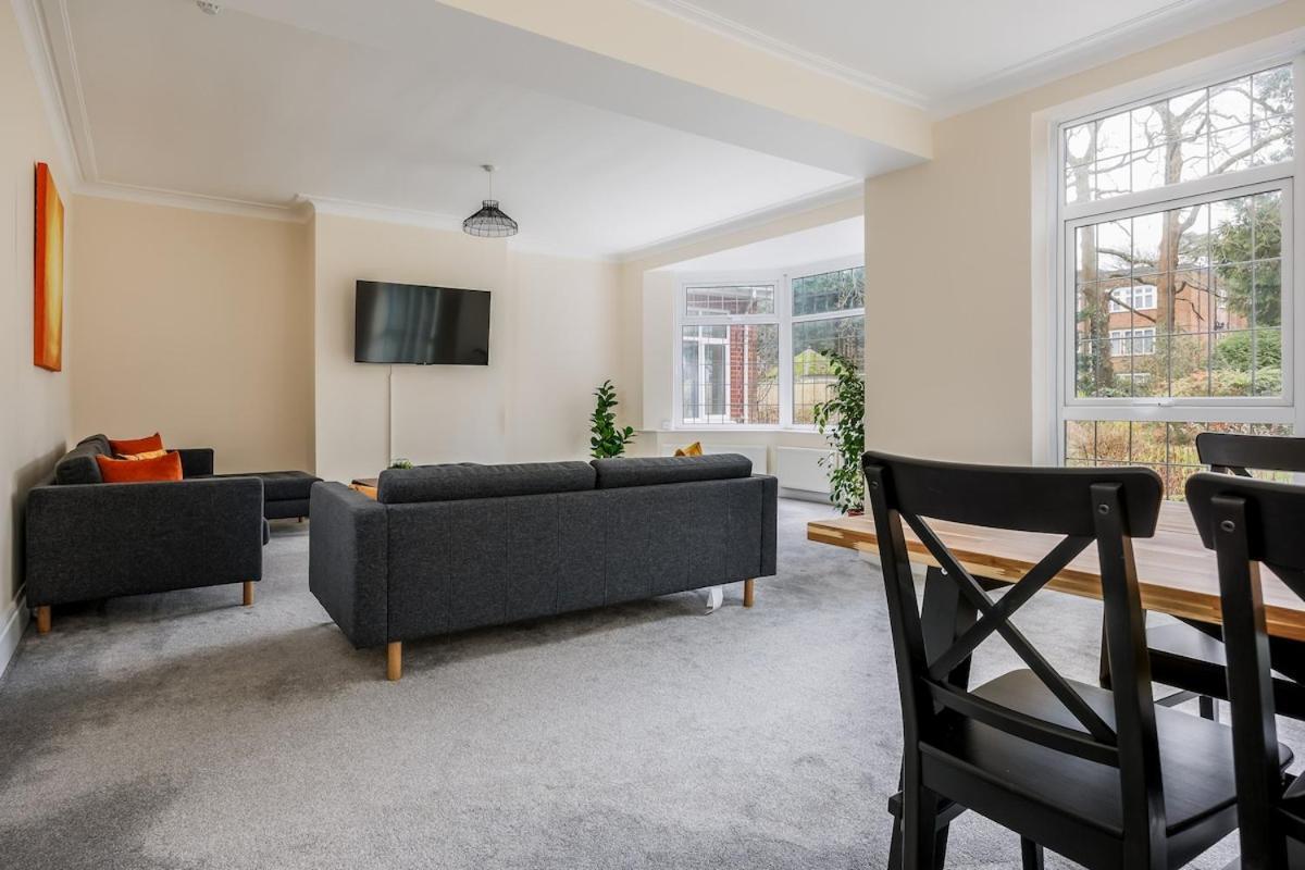 Holiday home Lovely Spacious House, 300m From Beach, With Parking Bournemouth