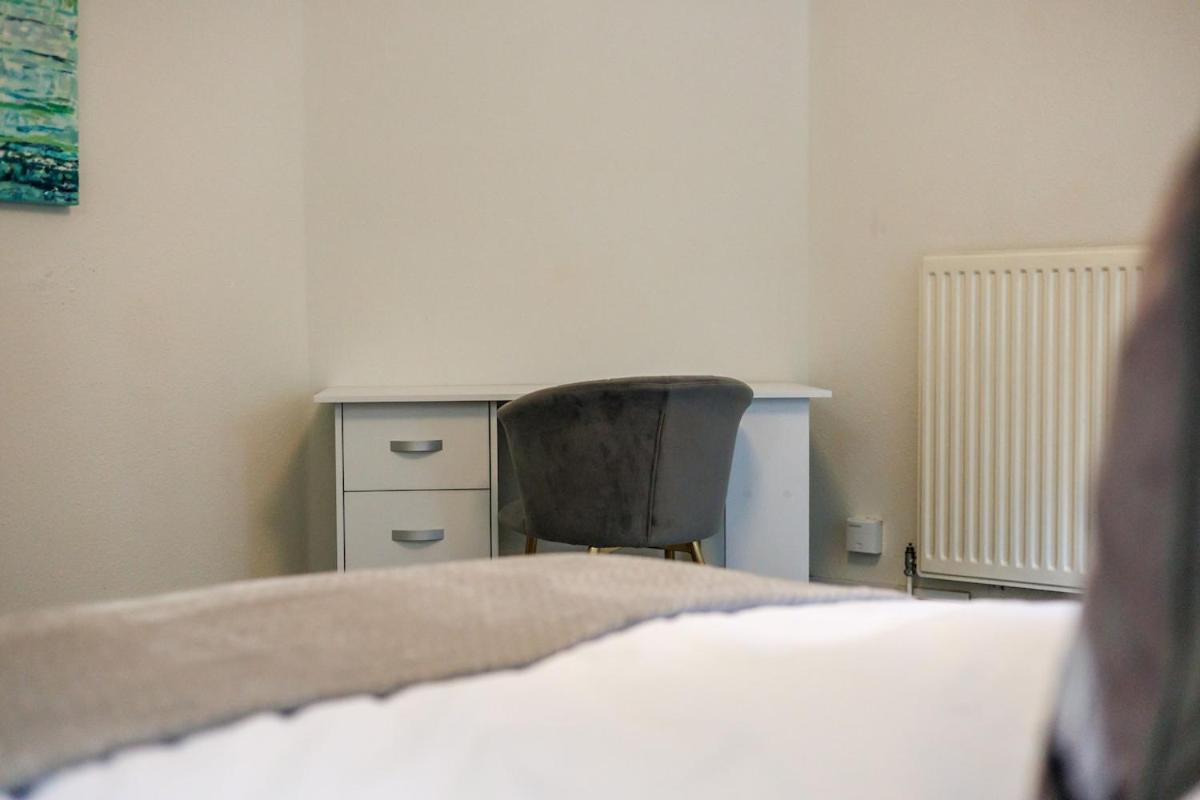 Lovely Spacious House, 300m From Beach, With Parking Bournemouth