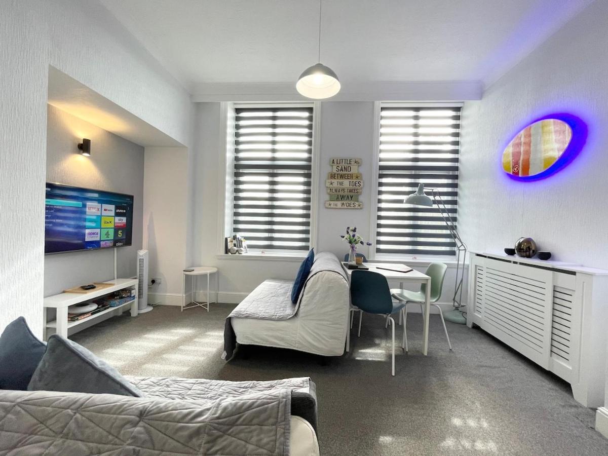 Beautiful 1 Bedroom Self Contained Apartment, Allocated Parking, Gym And Pool Table, Near To Seafront And Highstreet * Bournemouth