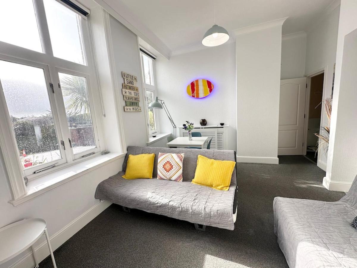 Beautiful 1 Bedroom Self Contained Apartment, Allocated Parking, Gym And Pool Table, Near To Seafront And Highstreet Apartment Bournemouth