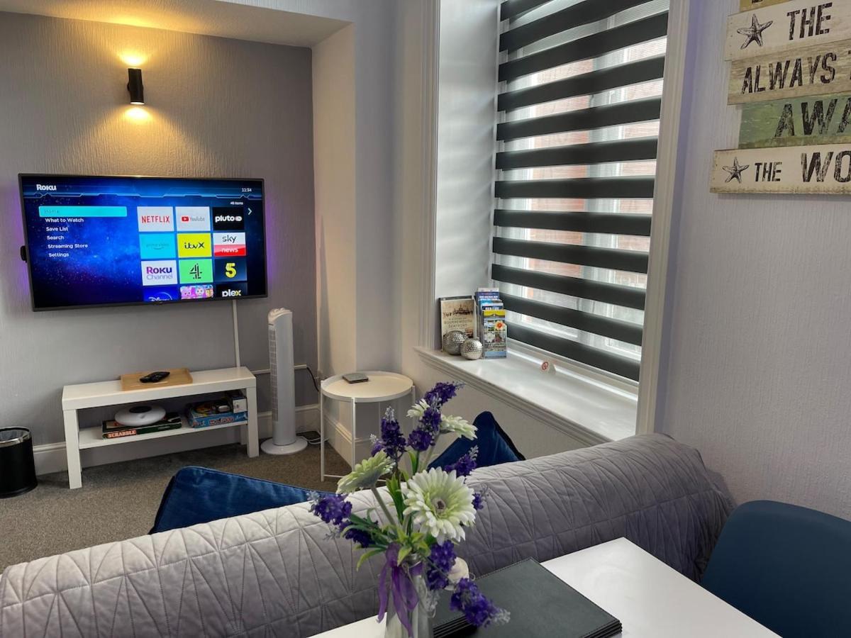 Beautiful 1 Bedroom Self Contained Apartment, Allocated Parking, Gym And Pool Table, Near To Seafront And Highstreet *