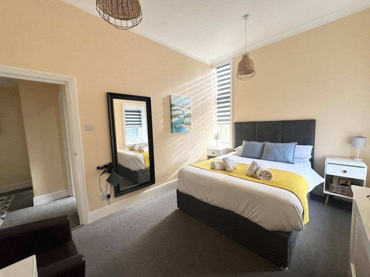 Beautiful 1 Bedroom Self Contained Apartment, Allocated Parking, Gym And Pool Table, Near To Seafront And Highstreet *