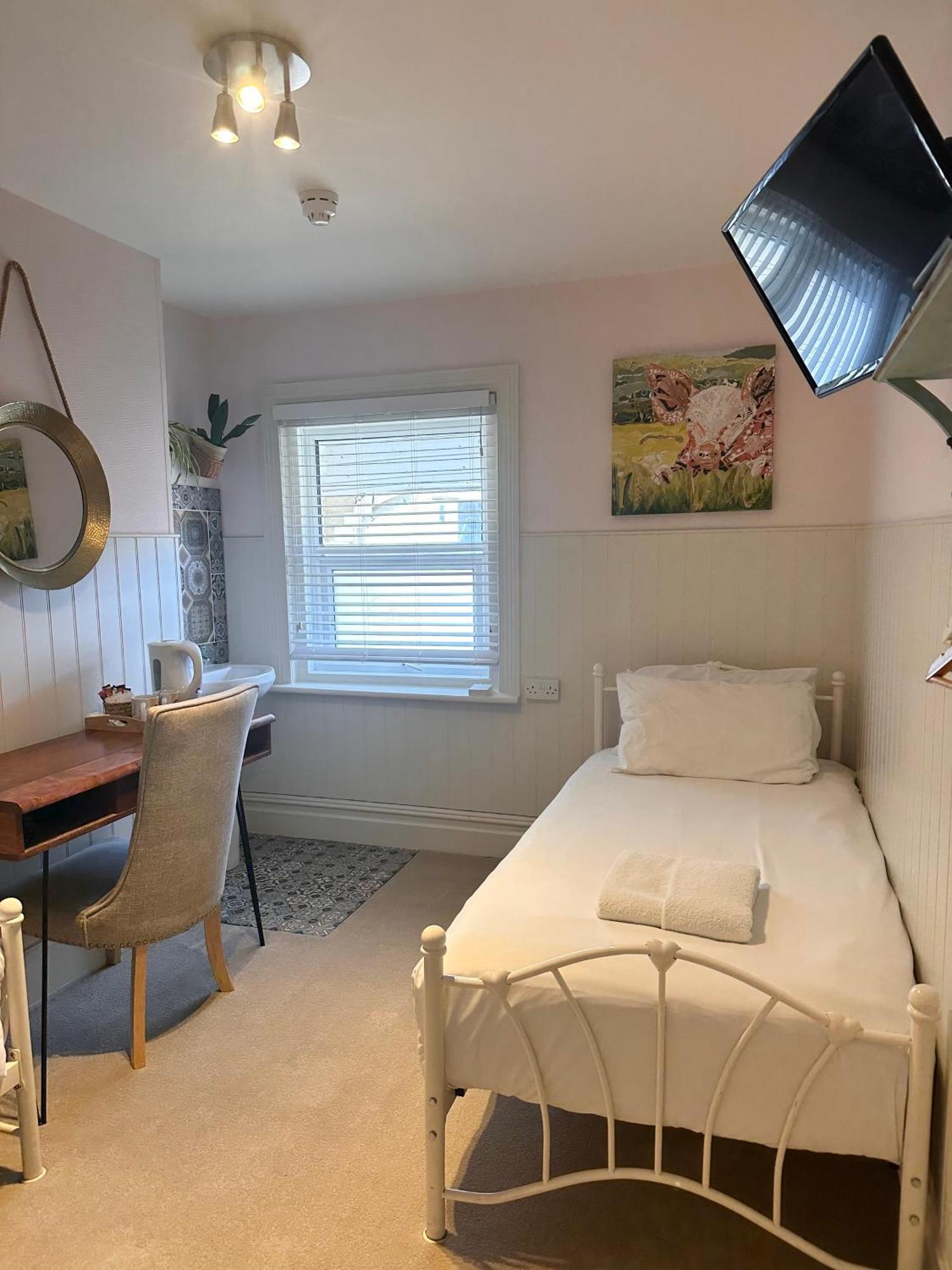 Hotel The Boho - 4 Min Walk To & Town