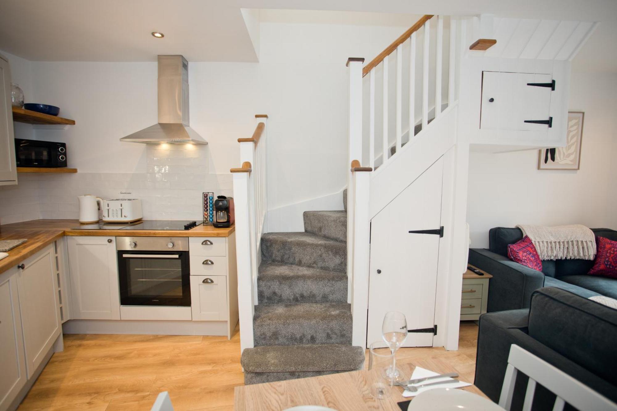 Holiday home 2 Bed House Free Parking 1km From The