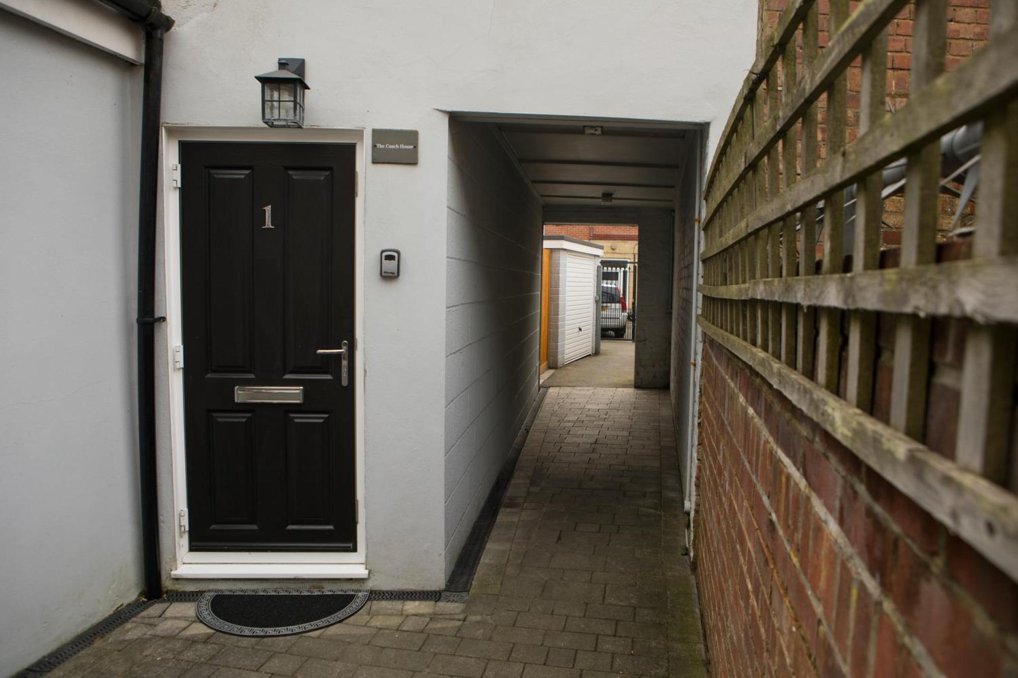 2 Bed House Free Parking 1km From The * Bournemouth