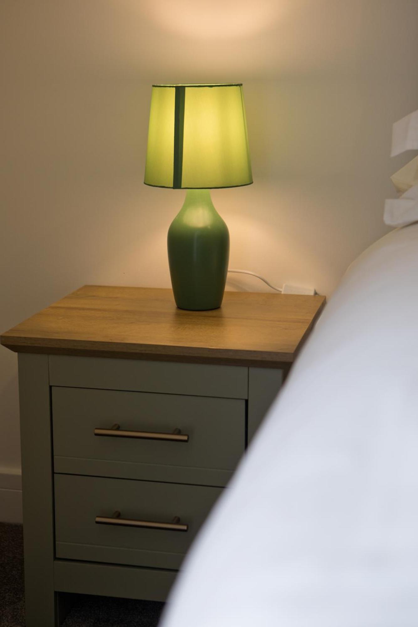2 Bed House Free Parking 1km From The