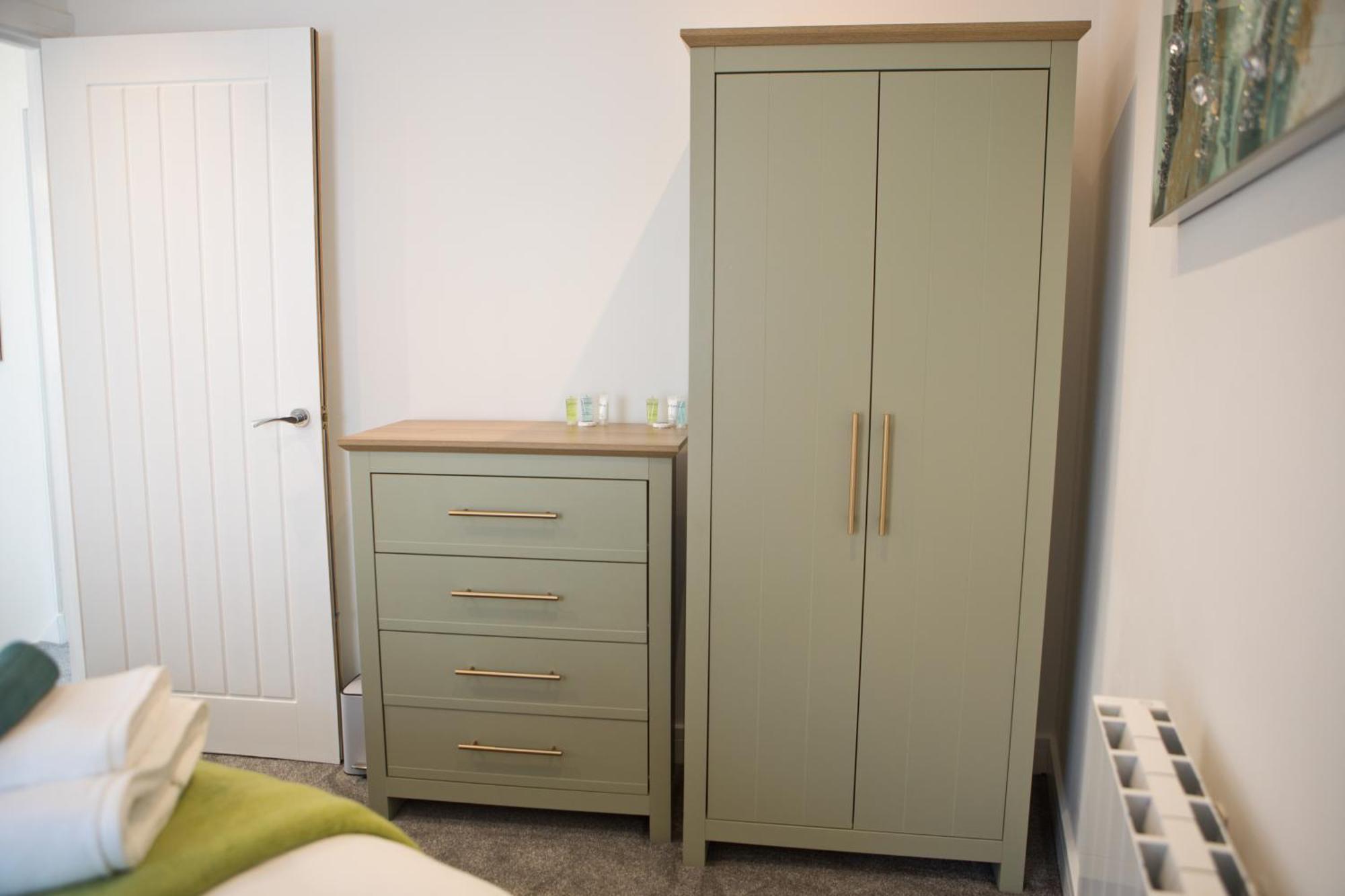 2 Bed House Free Parking 1km From The Holiday home *