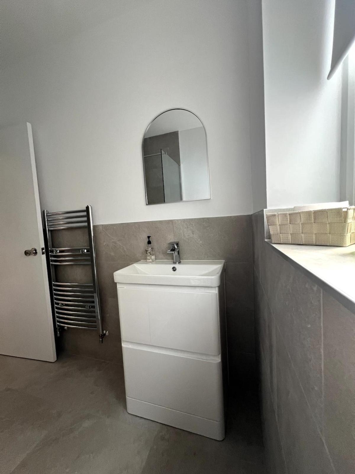 Luxury Close To Apartment *