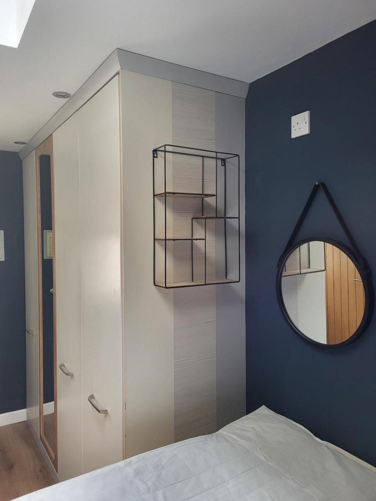 Modern One-Bed Flat With Patio *