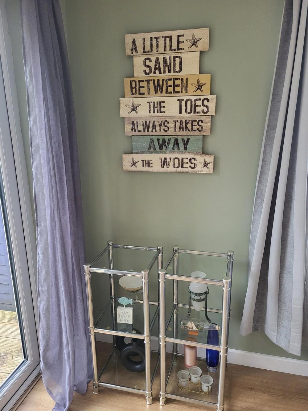 Modern One-Bed Flat With Patio Apartment *