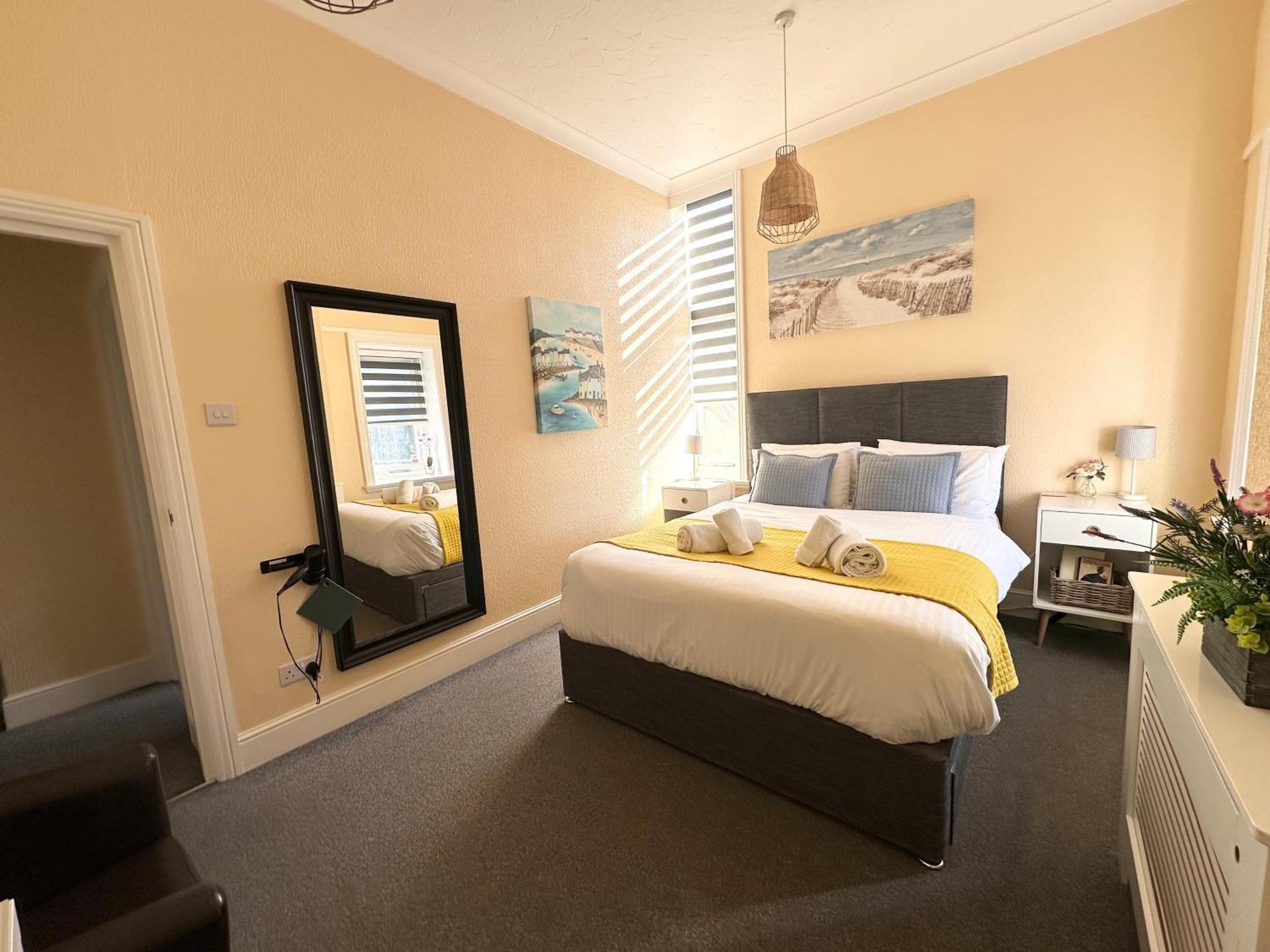 Beautiful 1 Bedroom Self Contained Apartment, Allocated Parking, Gym And Pool Table, Near To Seafront And Highstreet * Bournemouth