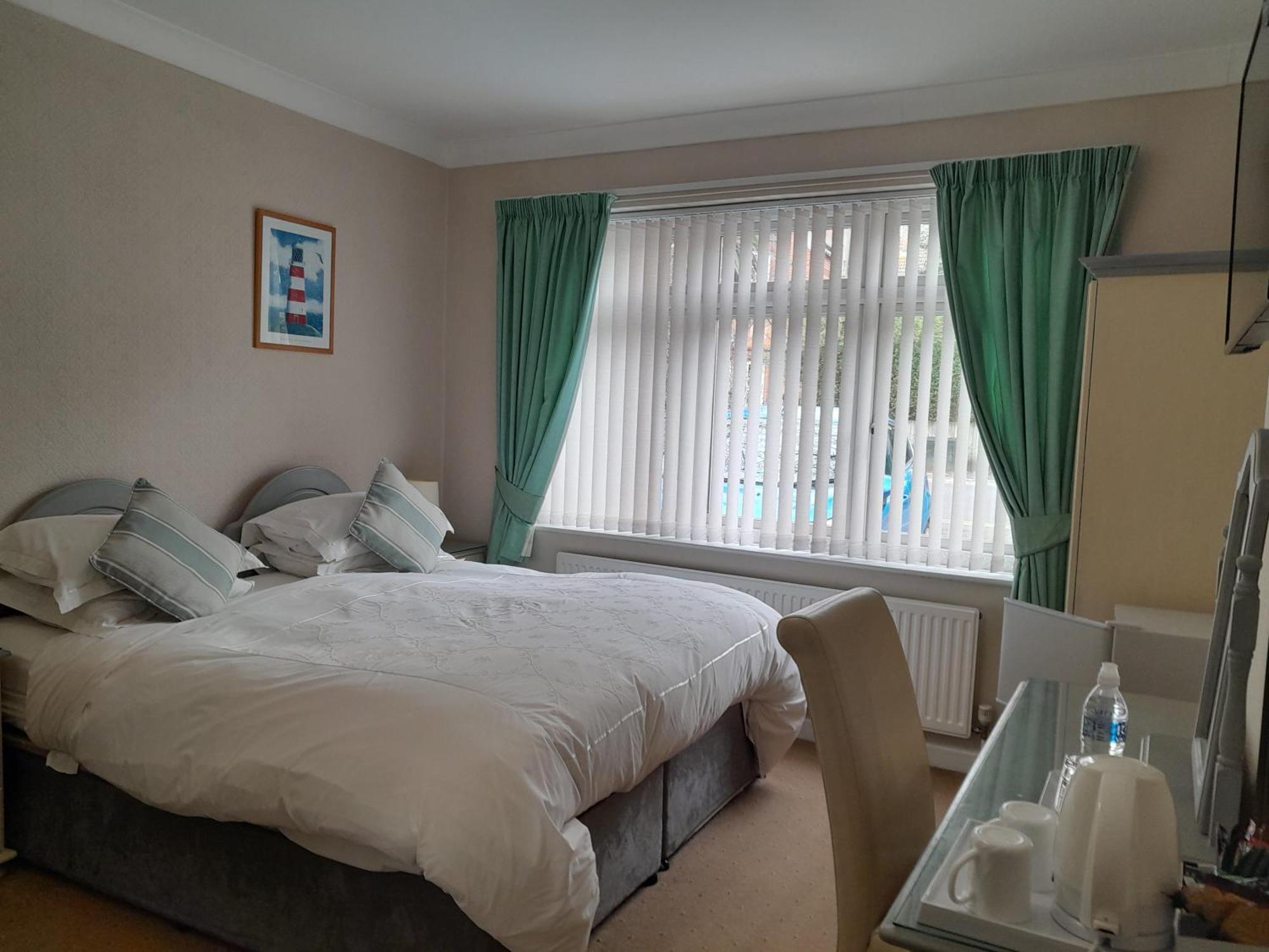 The Rosscourt Guest House-Free On Site Parking (Adults Only) Guest house