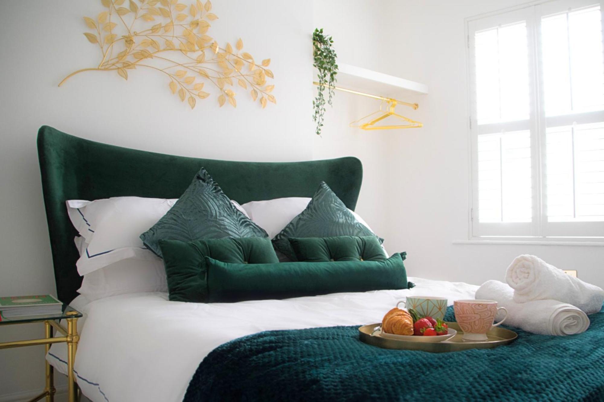 Modern Town Centre Flat - Free Shared Parking, King Size Bed, 5 Minutes Walk To * Bournemouth