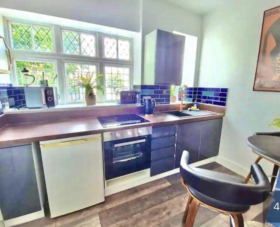 Cosy Retreat - Beach Location, 1 Bed, Free Parking, High Speed Wifi Apartment