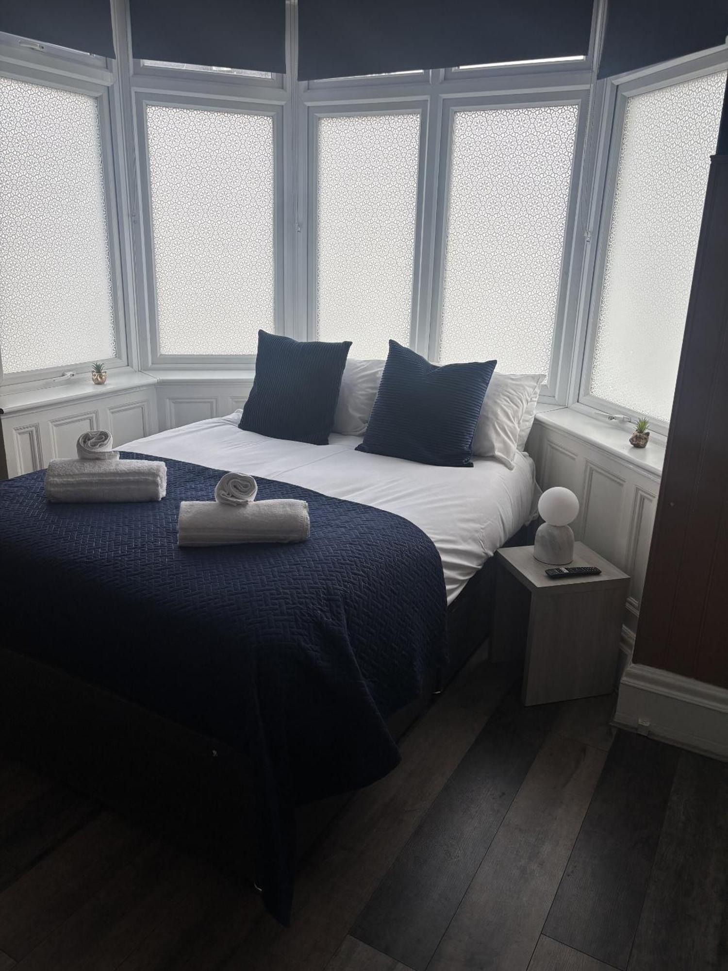 Cosy Retreat - Beach Location, 1 Bed, Free Parking, High Speed Wifi Apartment *