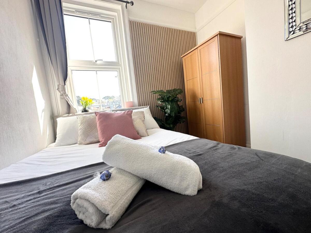 The Hideaway - Beautiful Flat - 10 Mins Walk To - Brought To By Coastline Retreats