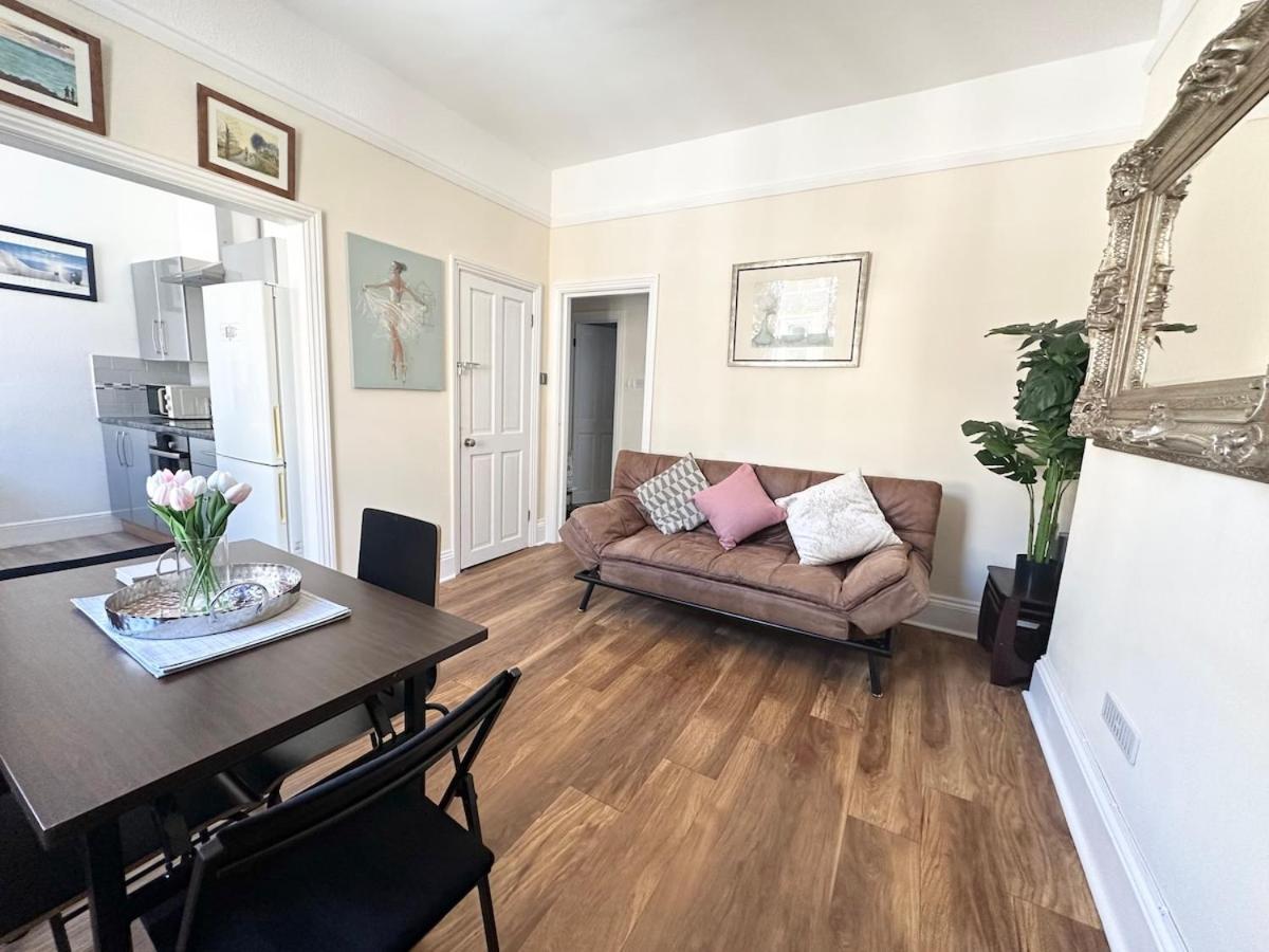 The Hideaway - Beautiful Flat - 10 Mins Walk To - Brought To By Coastline Retreats Apartment Bournemouth