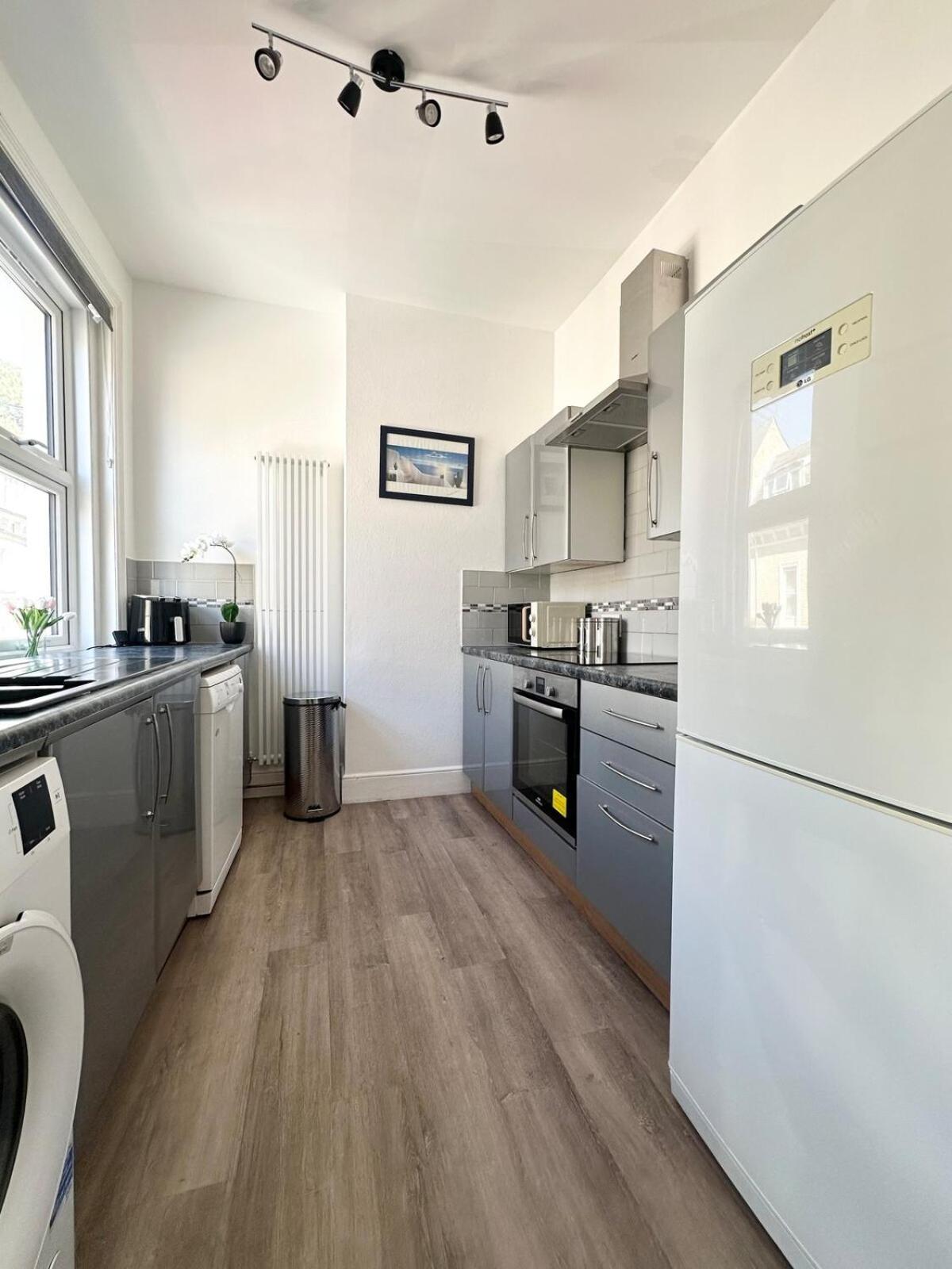 The Hideaway - Beautiful Flat - 10 Mins Walk To - Brought To By Coastline Retreats