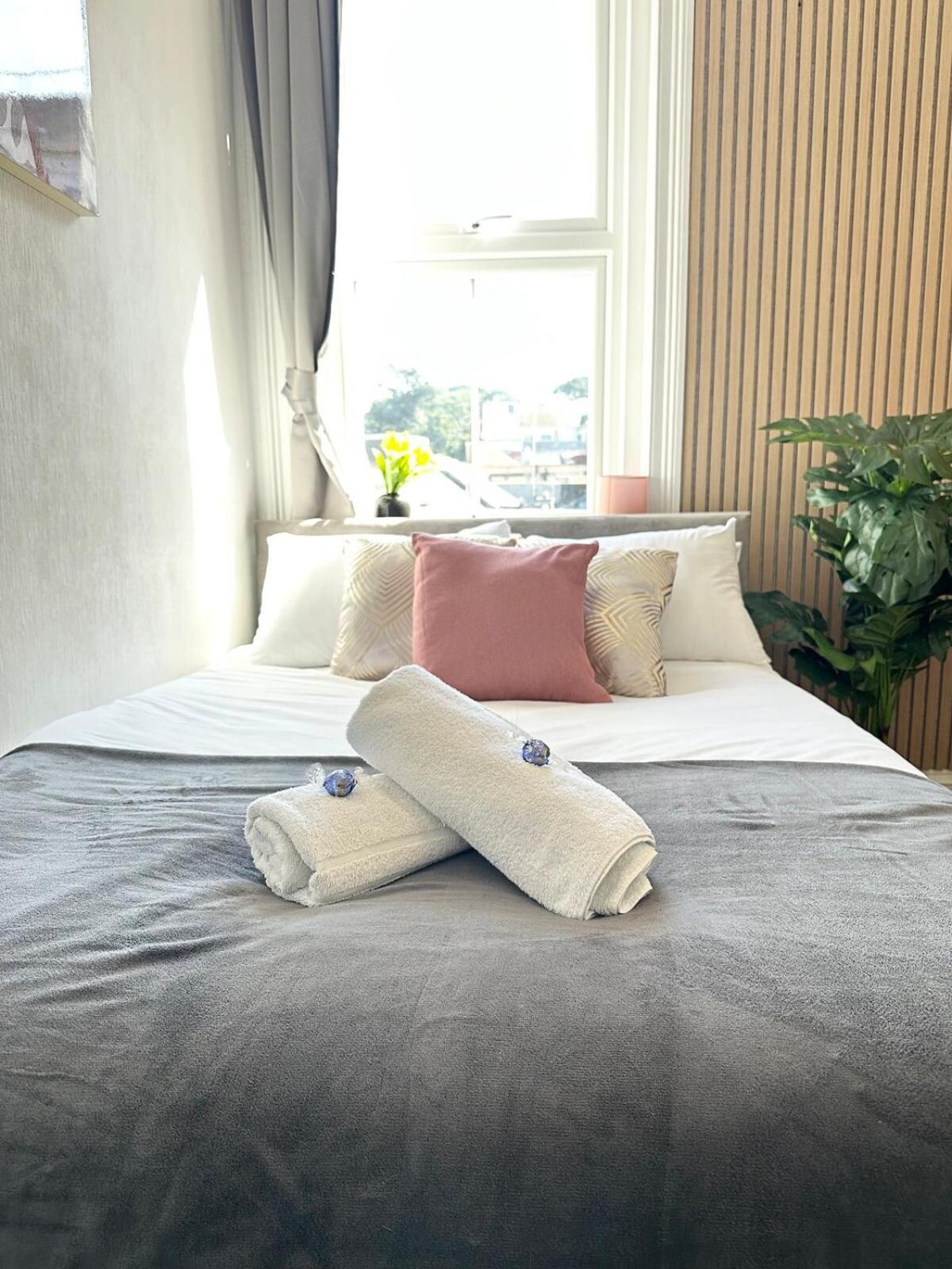 The Hideaway - Beautiful Flat - 10 Mins Walk To - Brought To By Coastline Retreats Apartment