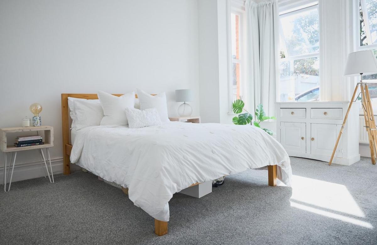 Bright 3 Bed Escape With Garden And Parking Apartment *