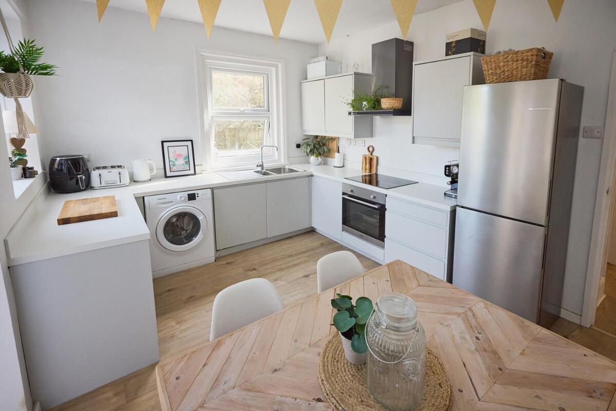 Apartment Bright 3 Bed Escape With Garden And Parking Bournemouth
