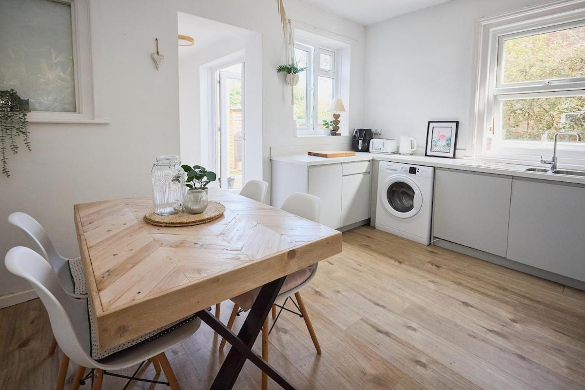 Bright 3 Bed Escape With Garden And Parking Apartment Bournemouth