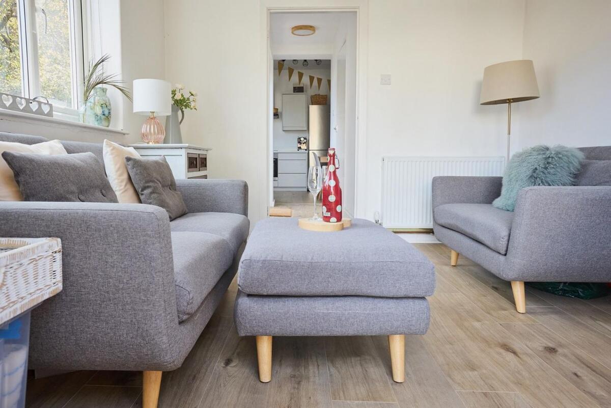 Bright 3 Bed Escape With Garden And Parking Bournemouth
