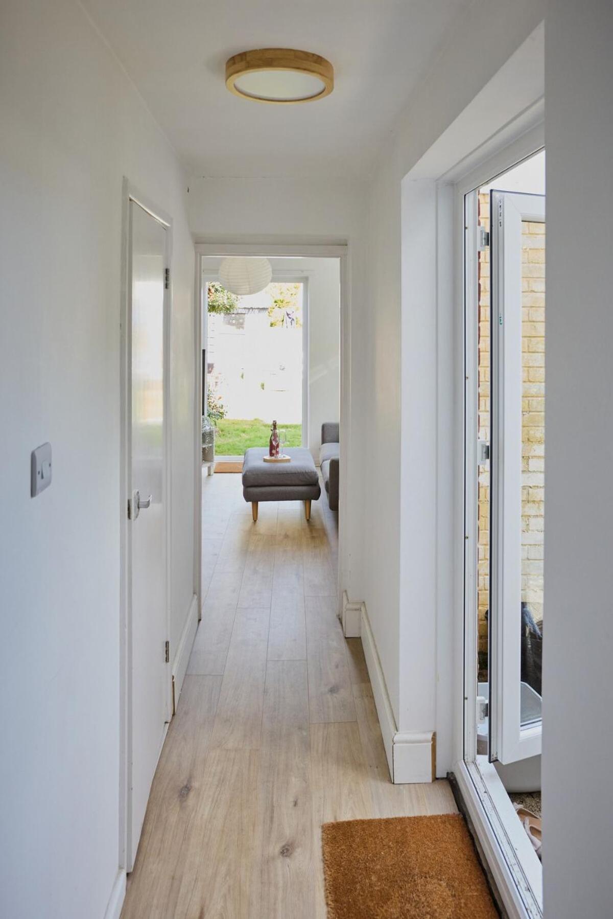 Bright 3 Bed Escape With Garden And Parking *