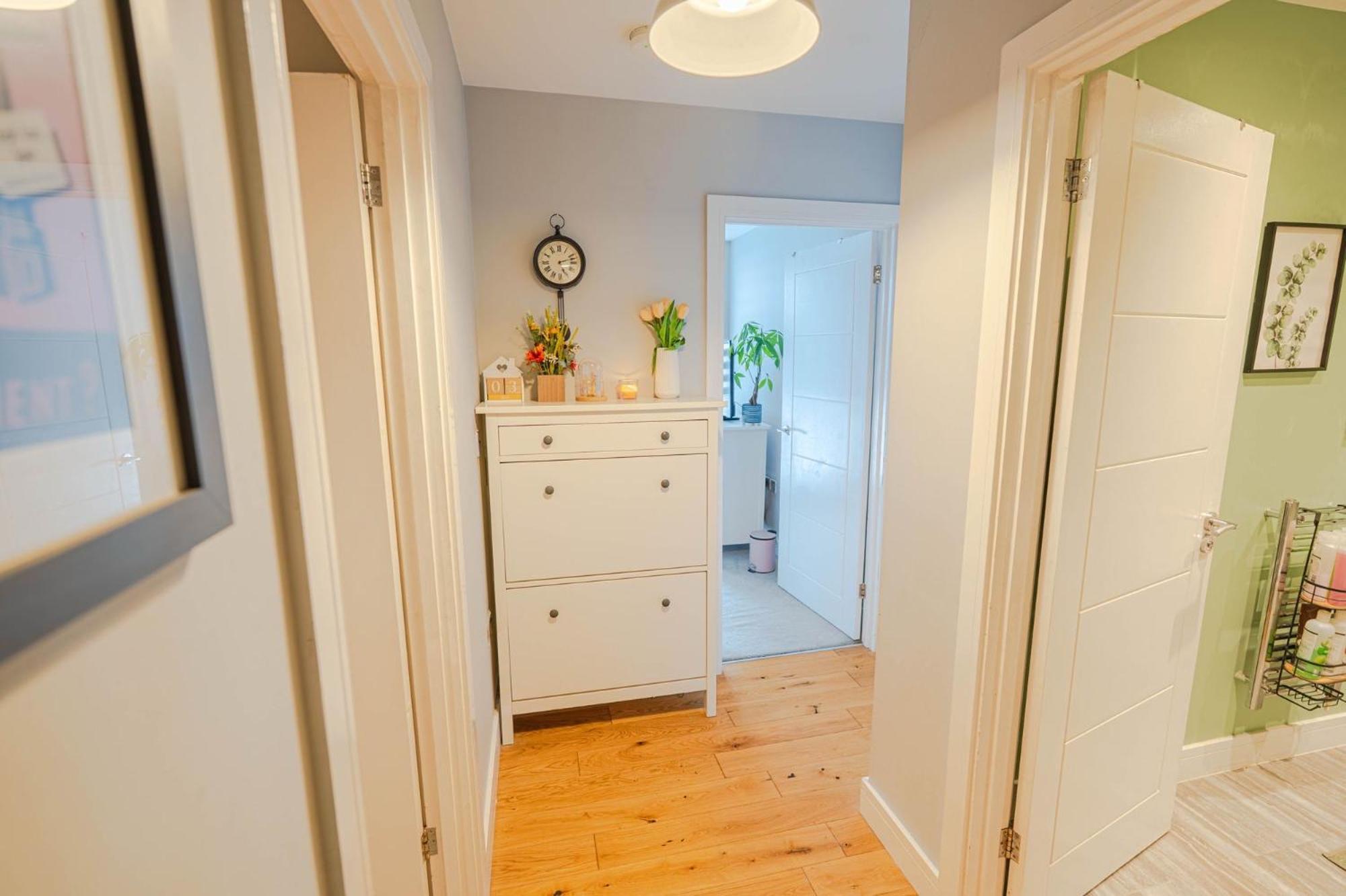 Stunning Bright Two Bedroom In Southbourne Apartment