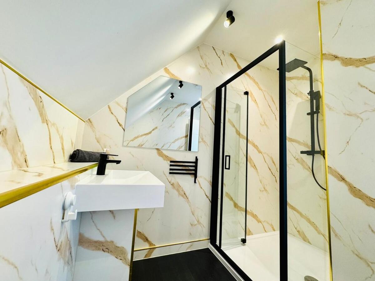 Big Penthouse - 3-bedroom - 2-bathroom - Sleeps 8 Apartment