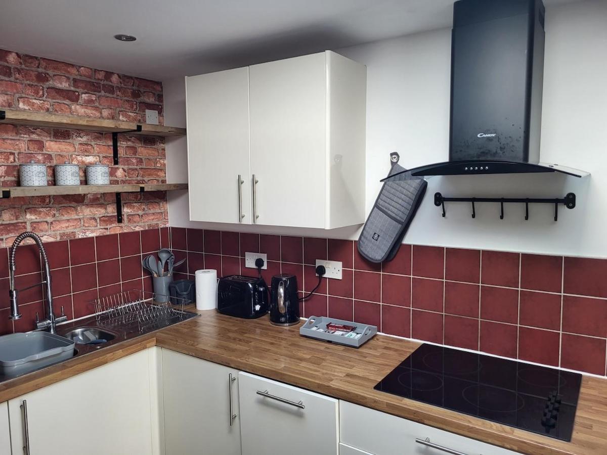 Modern One-Bed Flat With Patio *