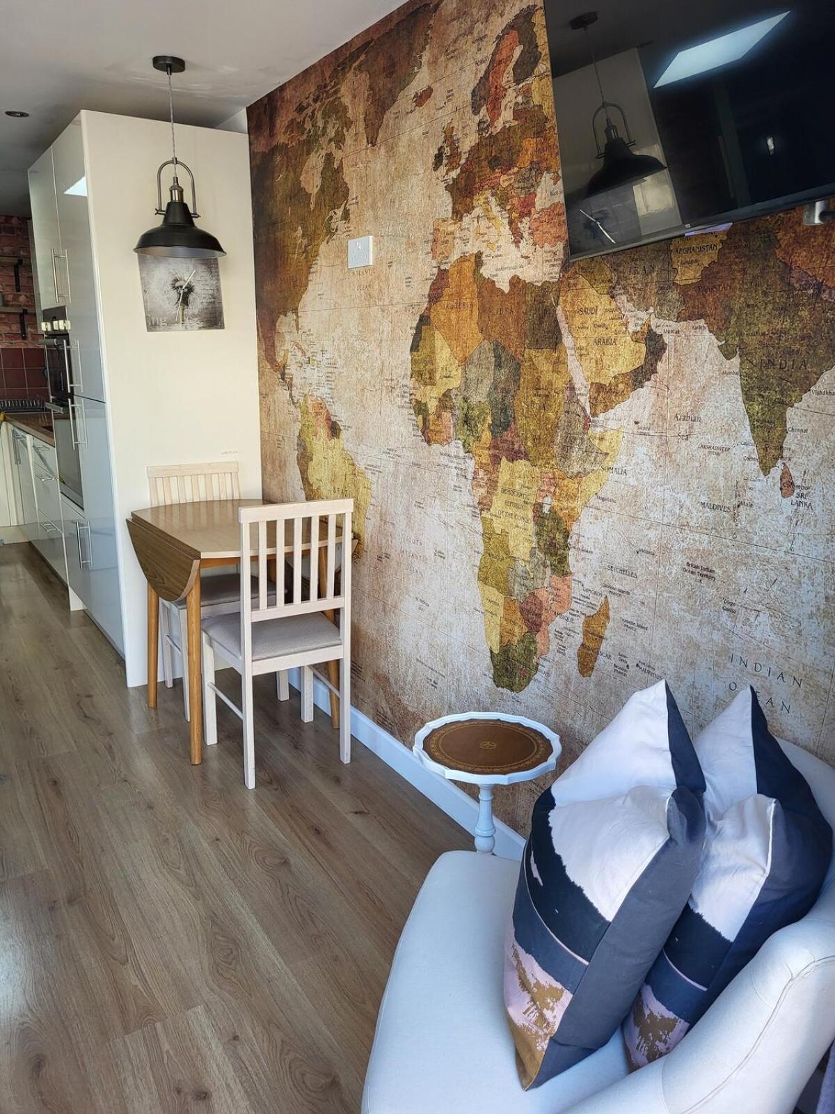 Modern One-Bed Flat With Patio Apartment