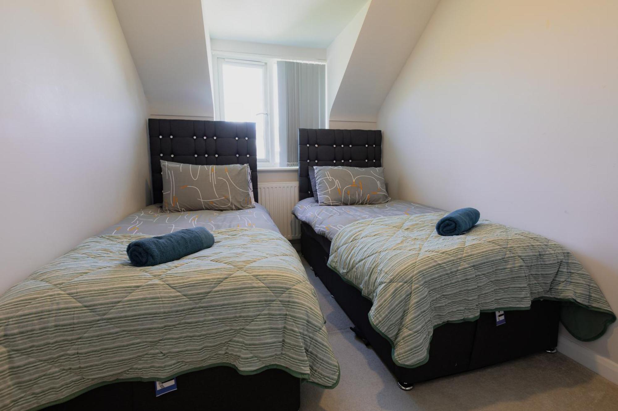Apartment Newly Refurbished Two Bedroom Flat Near Town Centre