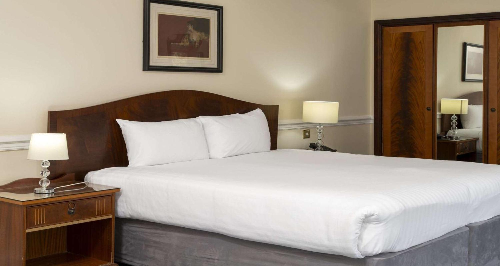 Carlton Hotel, Bw Signature Collection