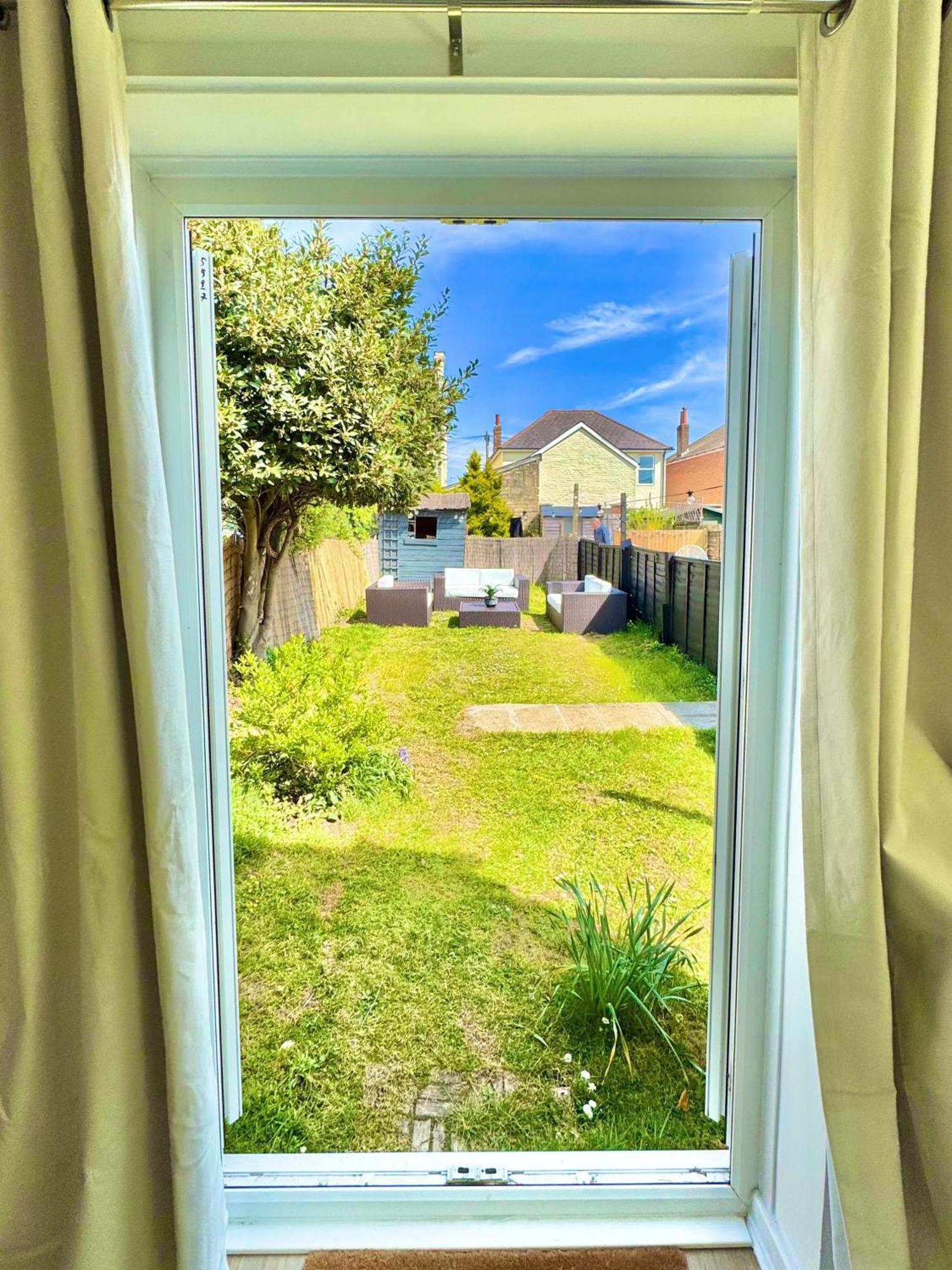 Apartment Bright 3 Bed Escape With Garden And Parking *
