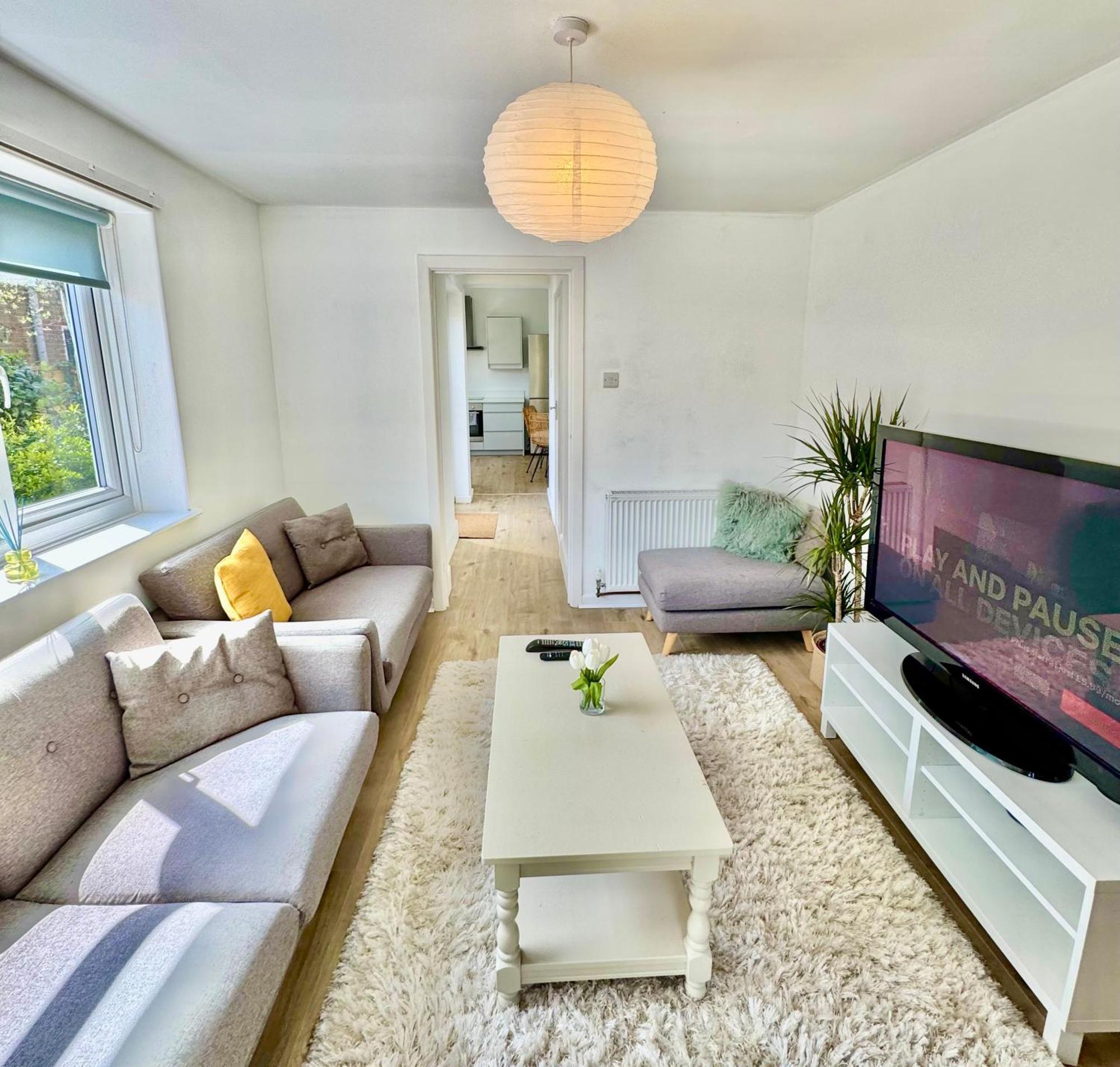 Apartment Bright 3 Bed Escape With Garden And Parking Bournemouth