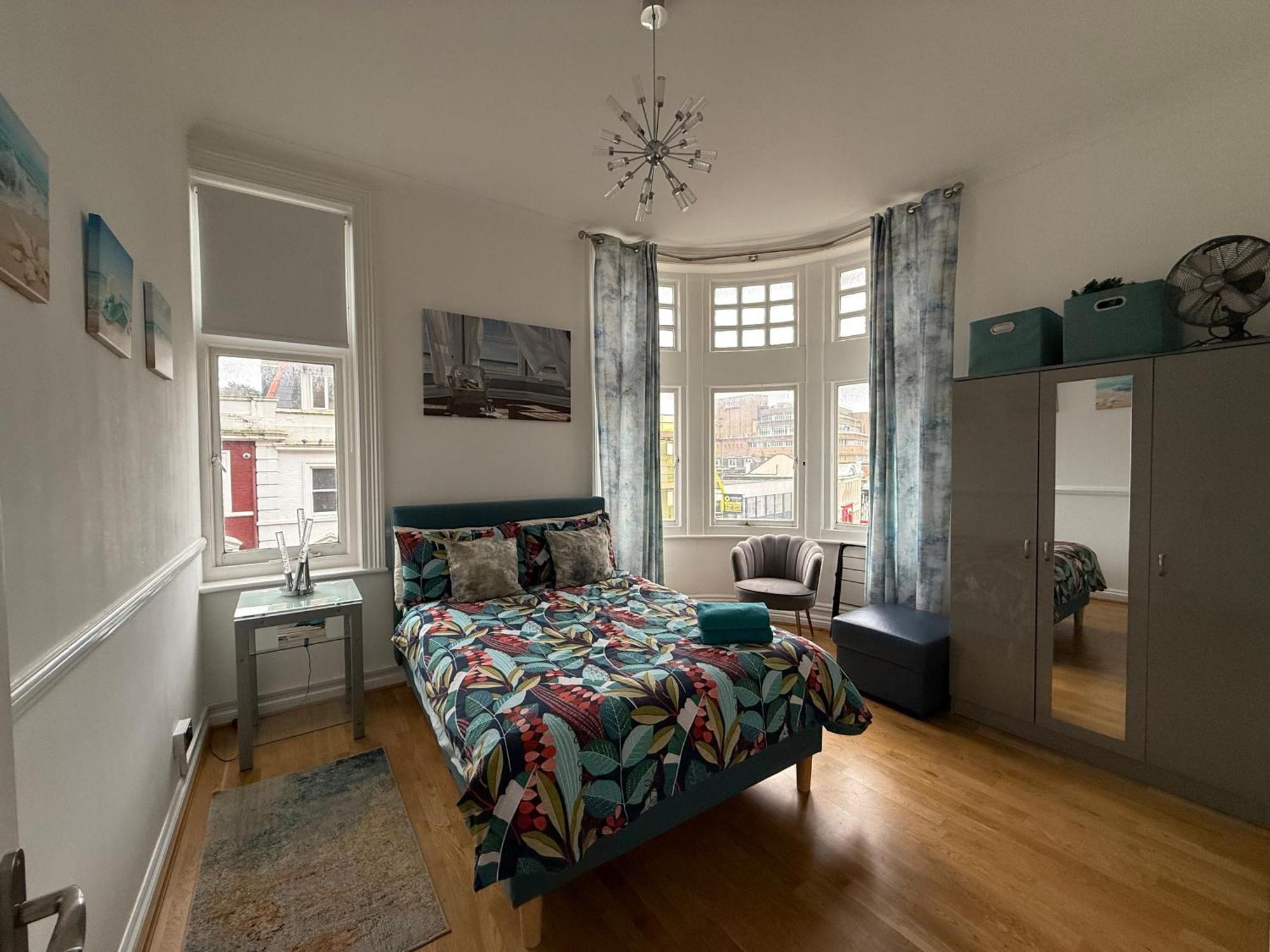 Seaside Rentals Bournemouth Centre - Large 3Br, Wifi, Beach 8 Min Walk
