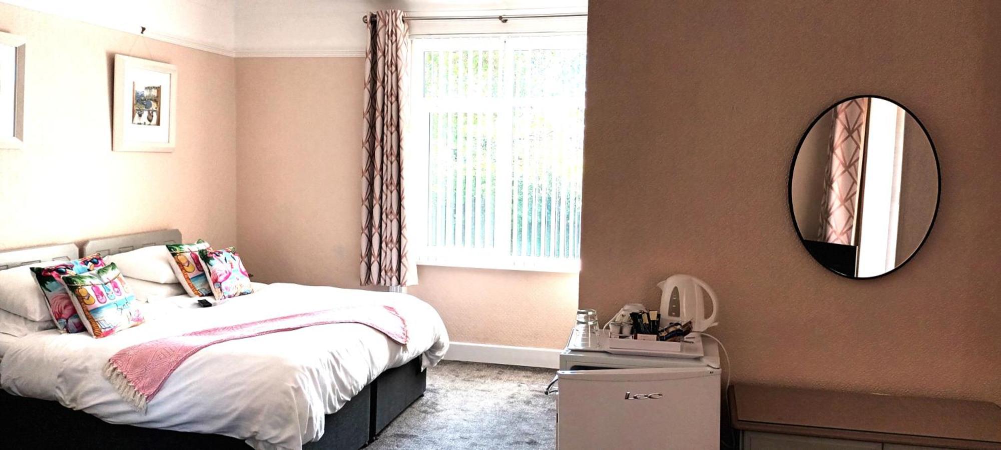 Guest house The Rosscourt Guest House-Free On Site Parking (Adults Only)