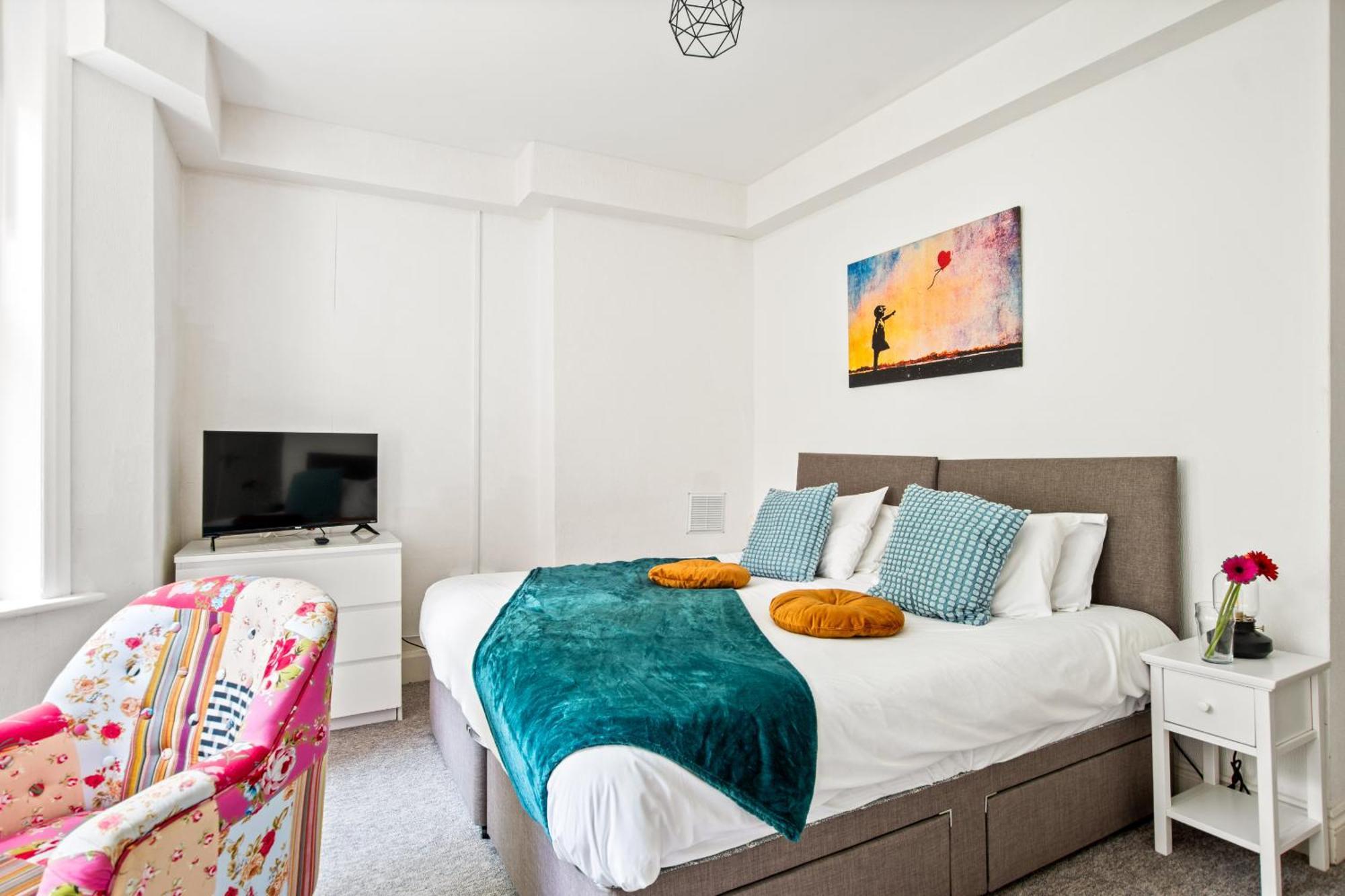 The Bank - Flat 1, Cosy, Bournemouth, Sleeps 4, 7 Min From The Beach, Pet Friendly, Parking, Wifi, Kitchen,washer,private Exit Bournemouth