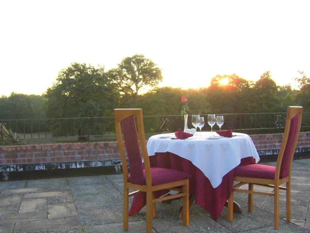 Les Bouviers Restaurant With Guest house