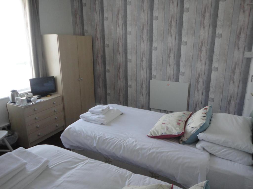Bed & Breakfast Waves In 3*