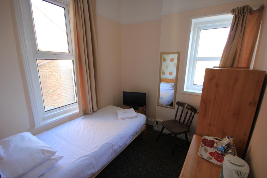Dolphins Bed & Breakfast Bournemouth