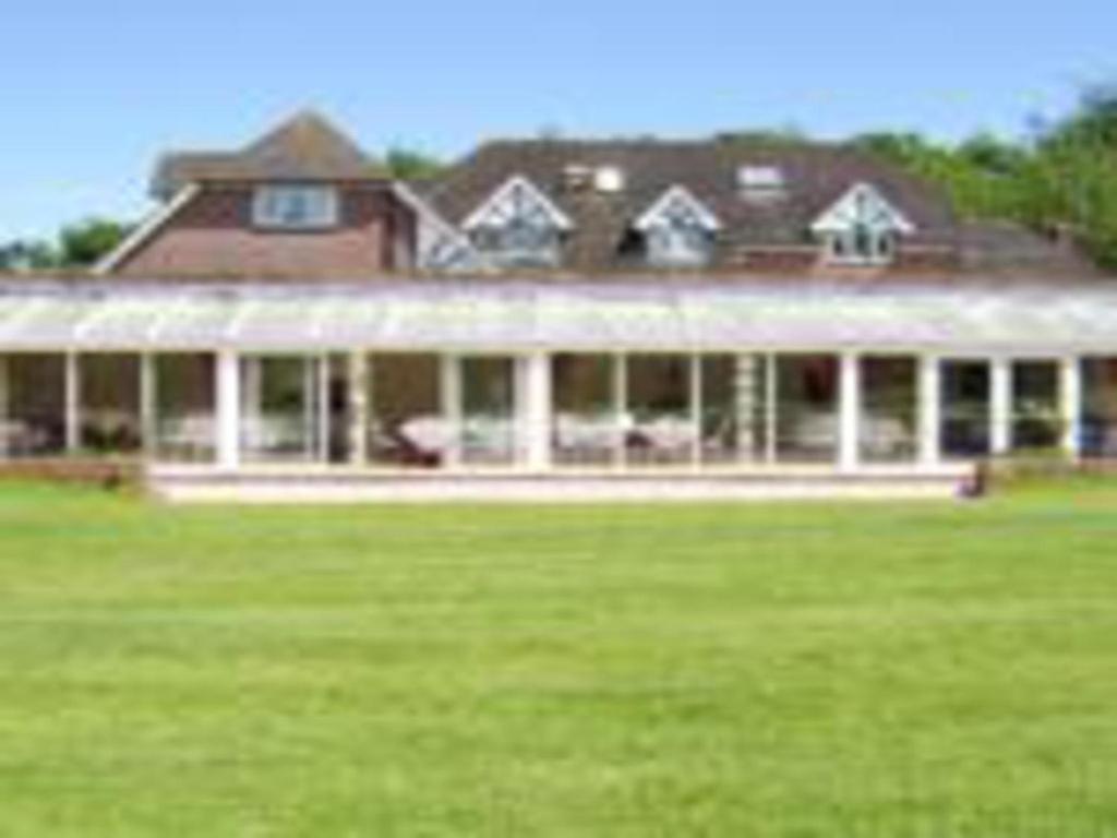 Les Bouviers Restaurant With Guest house Bournemouth