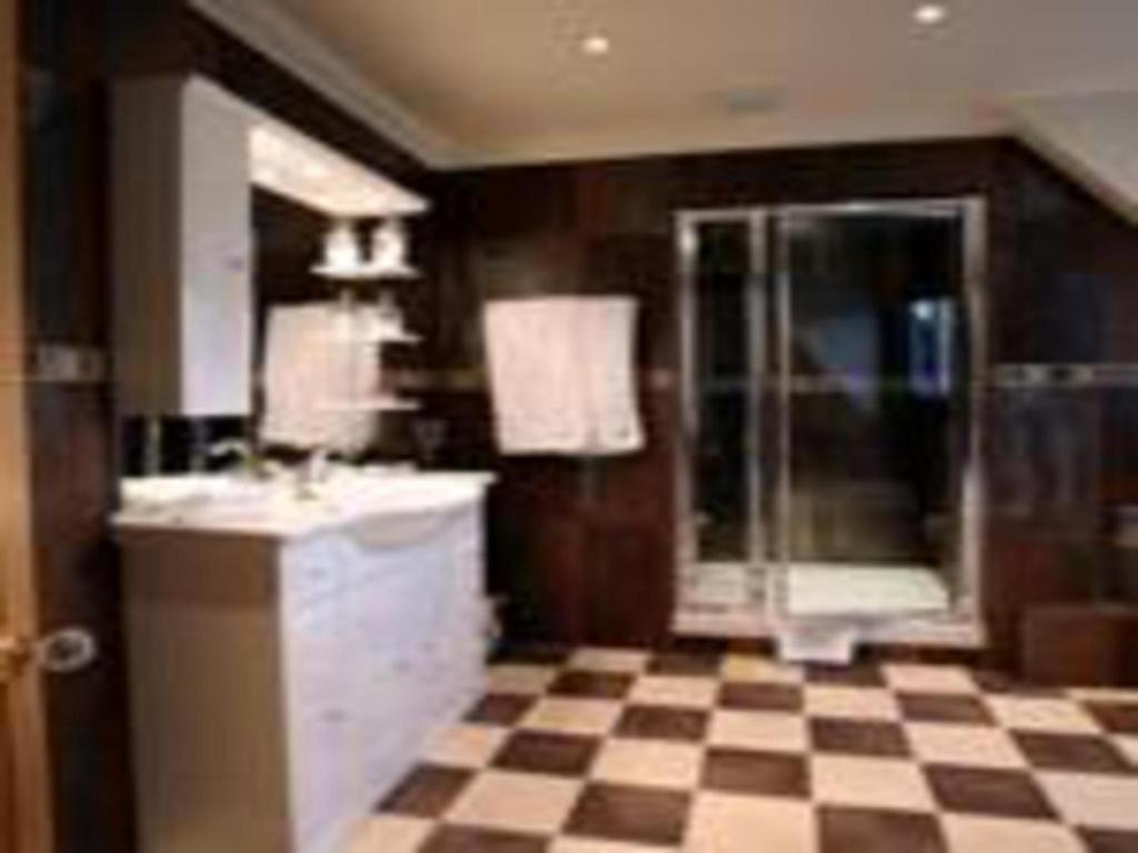 Les Bouviers Restaurant With 5*