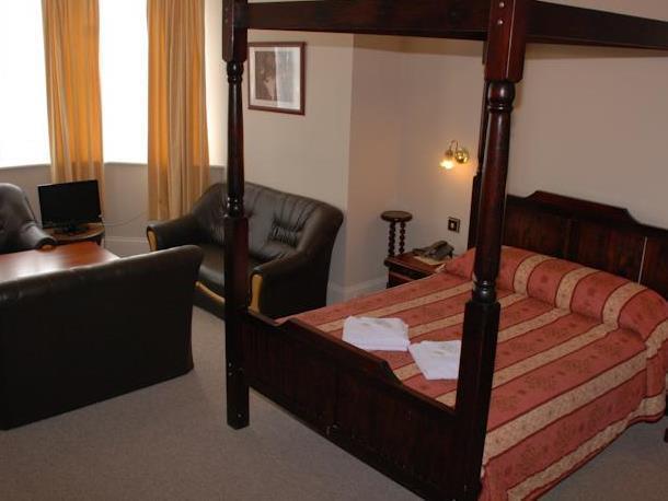 Tower House Hotel 2*