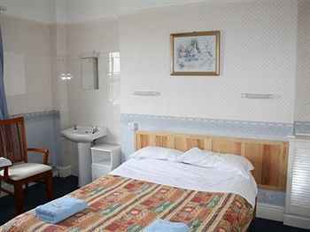 Dolphins Bed & Breakfast 3*