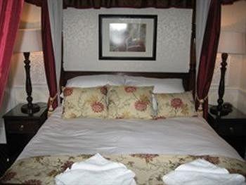 The Wood 3* Bournemouth