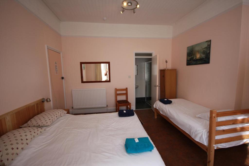 Dolphins Bed & Breakfast 3*